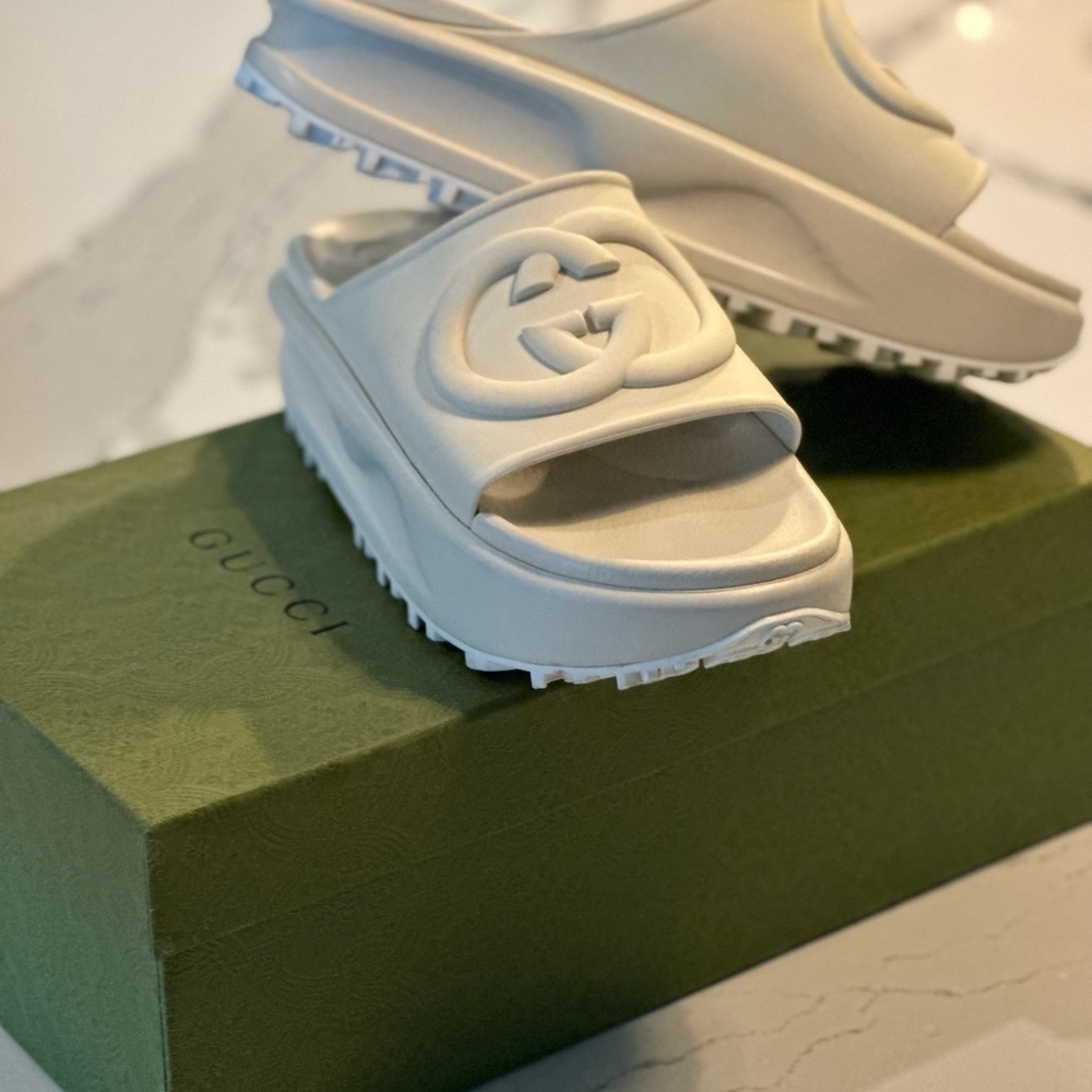 Fabulous Gucci Interlocking G Platform Slide, Off… - image 4